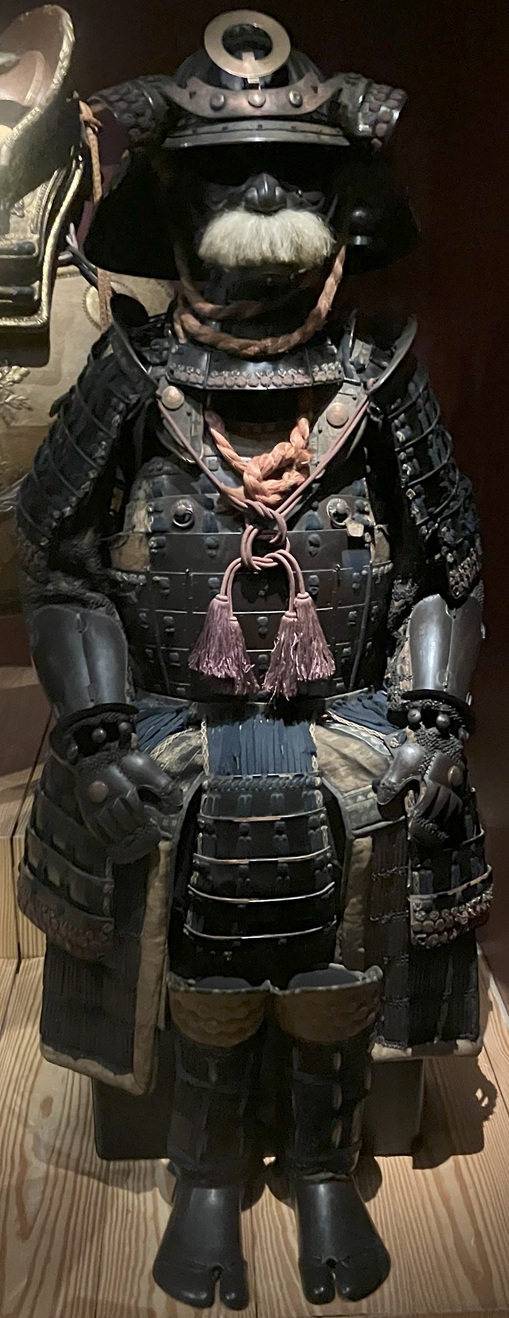 Une armure japonaise noire